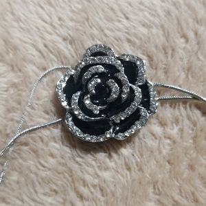 🎁Black and Silver Rose Necklace Adjustable